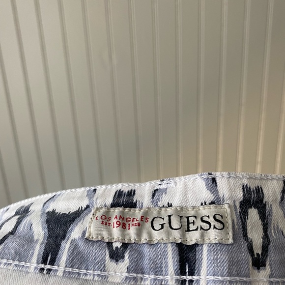 Guess Shorts - Picture 2 of 3